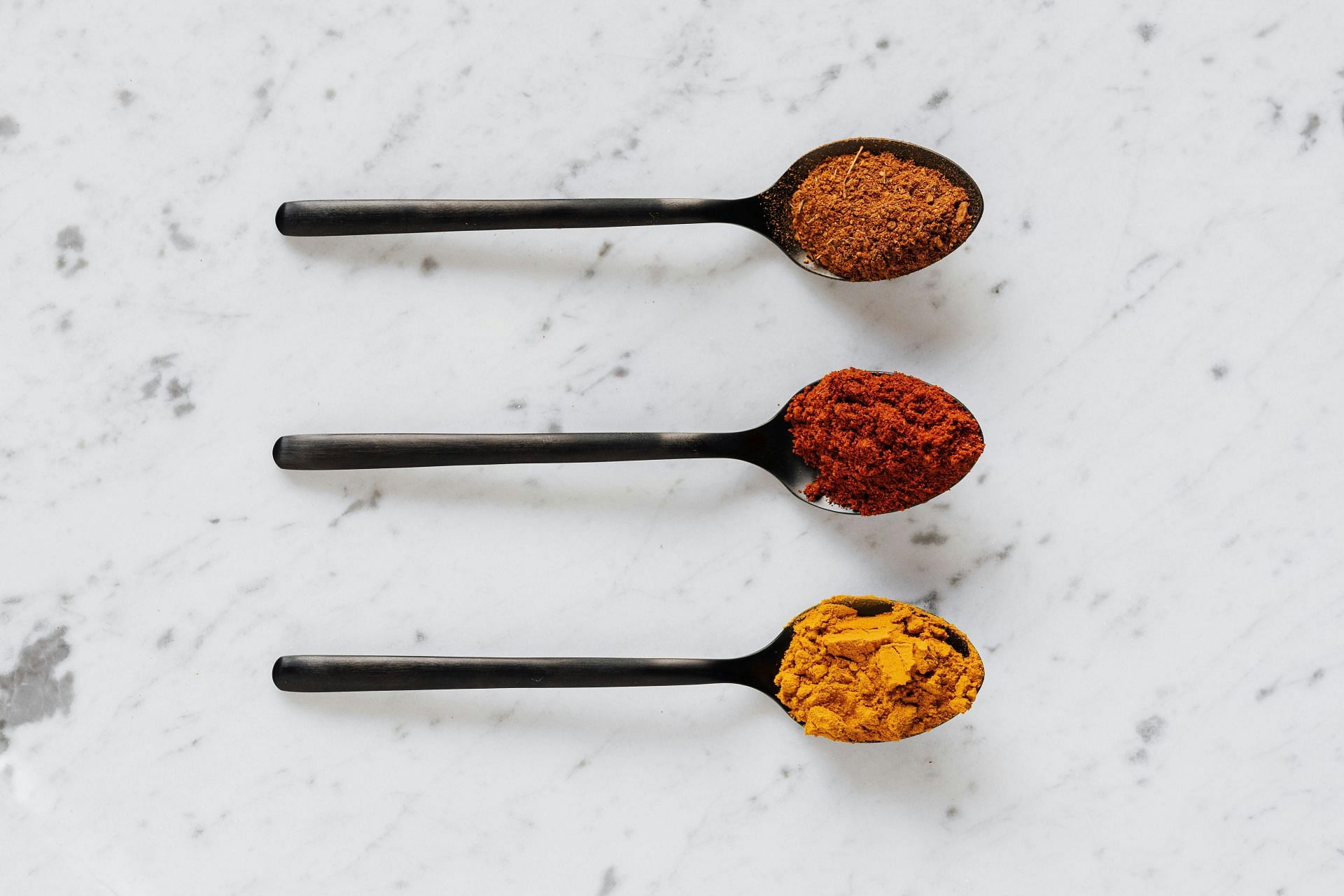 benefits of raw turmeric tea (image sourced via Pexels / Photo by karolina)